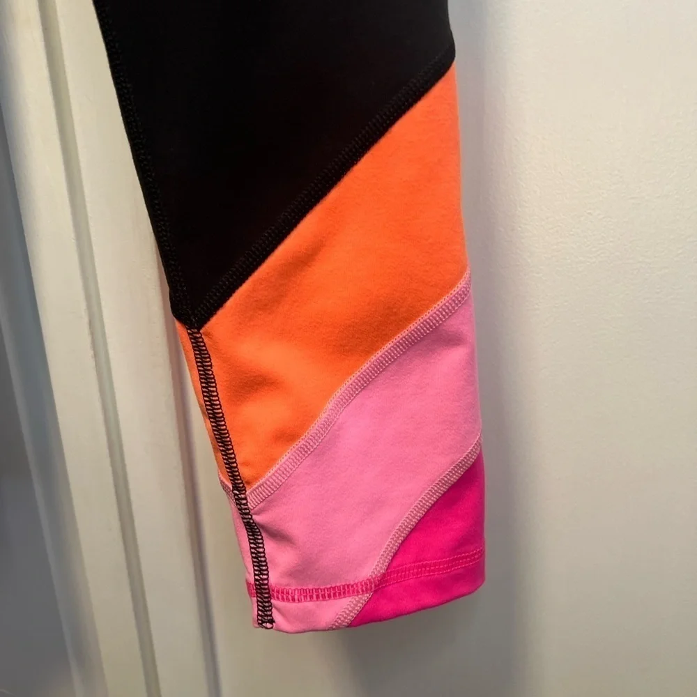 Victoria’s Secret VSX Sport Knockout Capri Leggings Size Women’s XS